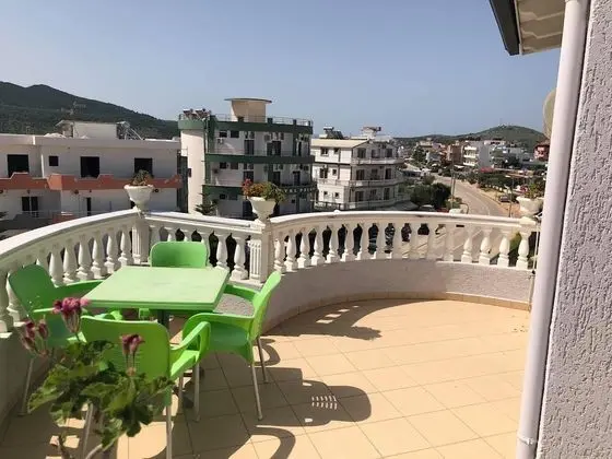 Üç Kişilik Oda, Balkon