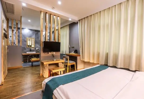 Deluxe Tek Büyük Yataklı Oda