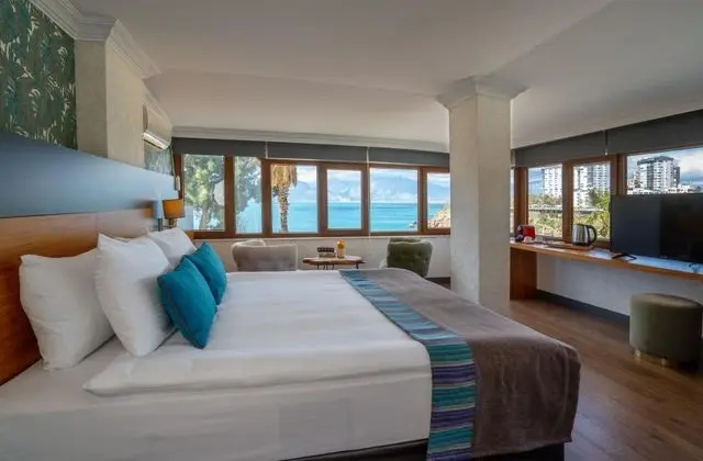 Corner Suite, Deniz ve Havuz Manzaralı, Balkonsuz