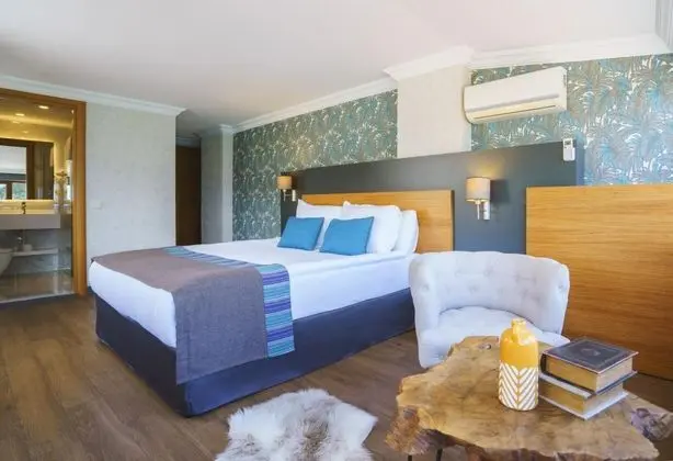 Corner Suite, Deniz ve Havuz Manzaralı, Balkonsuz