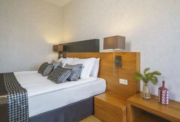 Standart Oda, Kara Manzaralı