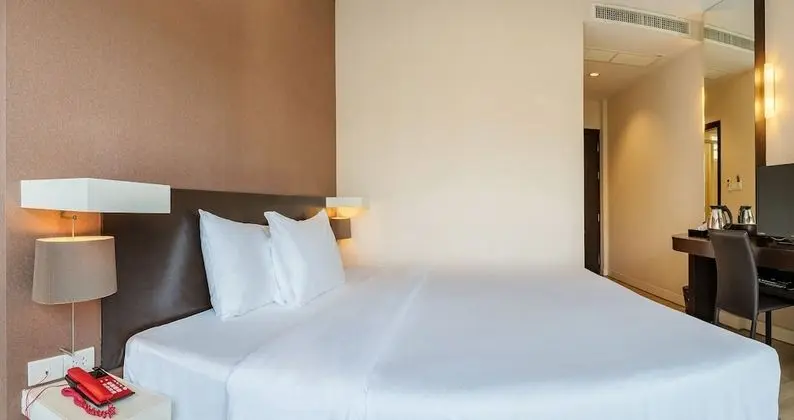 Deluxe Pool View Upper Floor