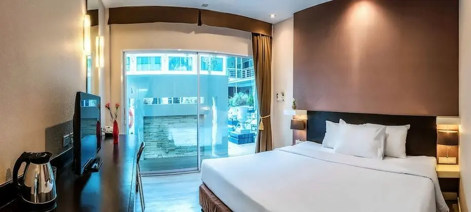 Deluxe Pool View Upper Floor