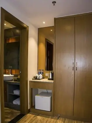 Family Tek Büyük veya İki Ayrı Yataklı Oda, Birden Çok Yatak, Sigara İçilebilir, Şehir Manzaralı