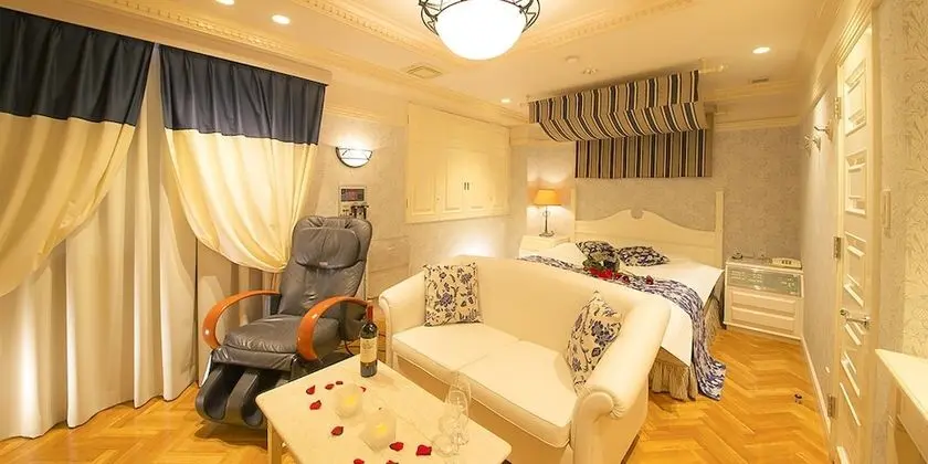 Luxury Tek Büyük Yataklı Oda
