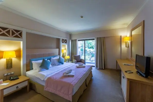 https://images.etstur.com/imgproxy/resize/2560x1440/files/images/hotelImages/etsrooms/514588/Quadas_Hotel_20250410152730_0.jpg