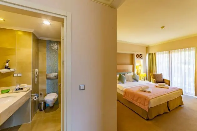 https://images.etstur.com/imgproxy/resize/2560x1440/files/images/hotelImages/etsrooms/514588/Quadas_Hotel_20250410152730_1.jpg