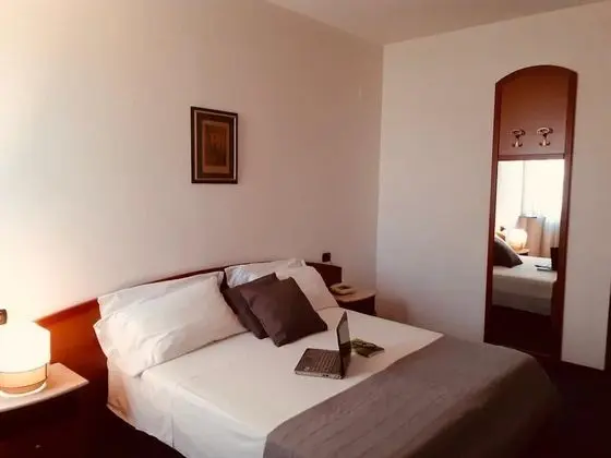 Büyük Yataklı Tek Kişilik Oda