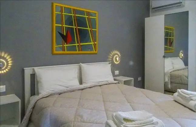 Dört Kişilik Oda, Şehir Manzaralı (Giulia)
