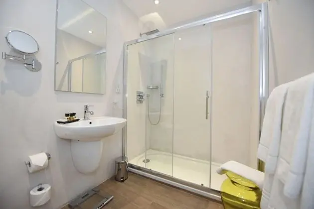 Comfort Tek Büyük veya İki Ayrı Yataklı Oda