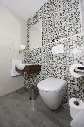 Comfort Tek Büyük veya İki Ayrı Yataklı Oda