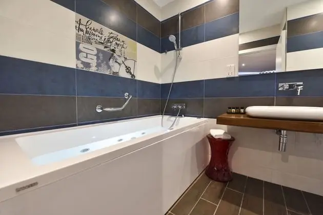 Comfort Tek Büyük veya İki Ayrı Yataklı Oda