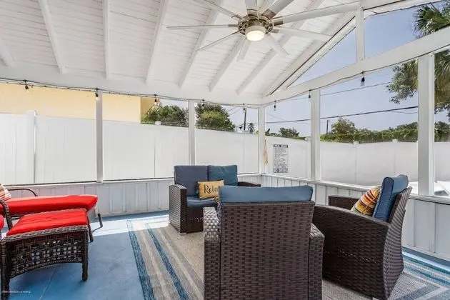 Ev (Quaint Cottage in a South Sarasota Ne)