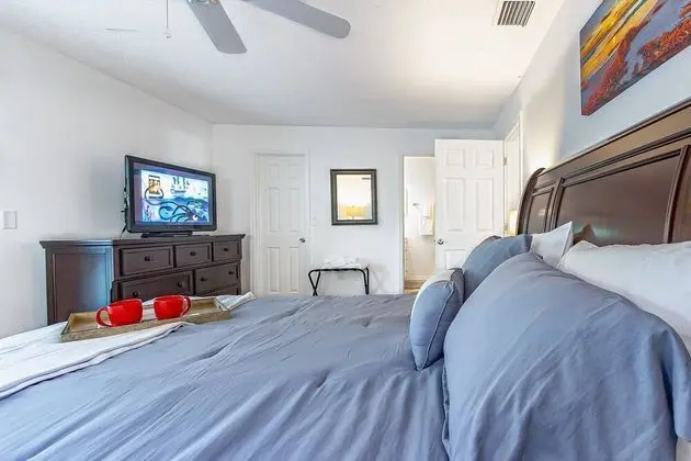 Ev (Quaint Cottage in a South Sarasota Ne)