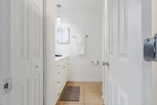 Ev (Quaint Cottage in a South Sarasota Ne)