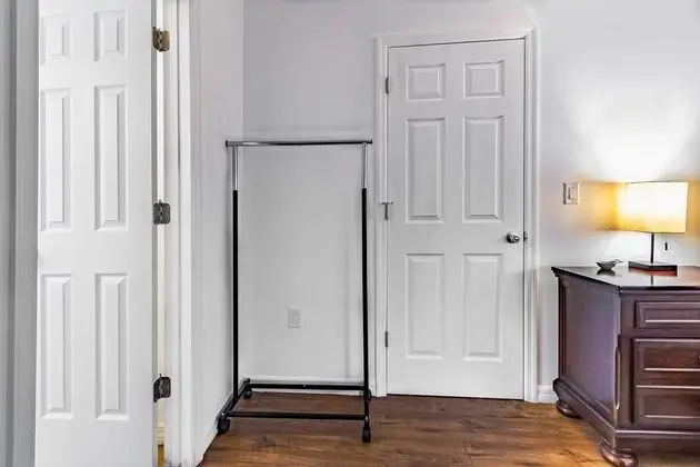 Ev (Quaint Cottage in a South Sarasota Ne)