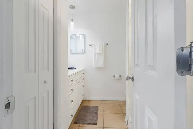 Ev (Quaint Cottage in a South Sarasota Ne)