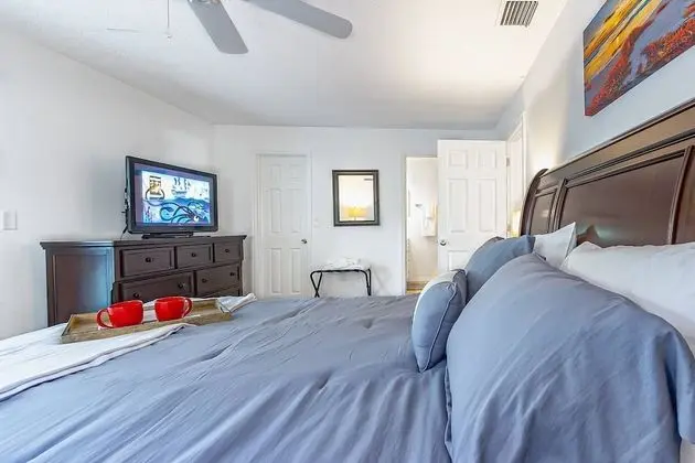 Ev (Quaint Cottage in a South Sarasota Ne)
