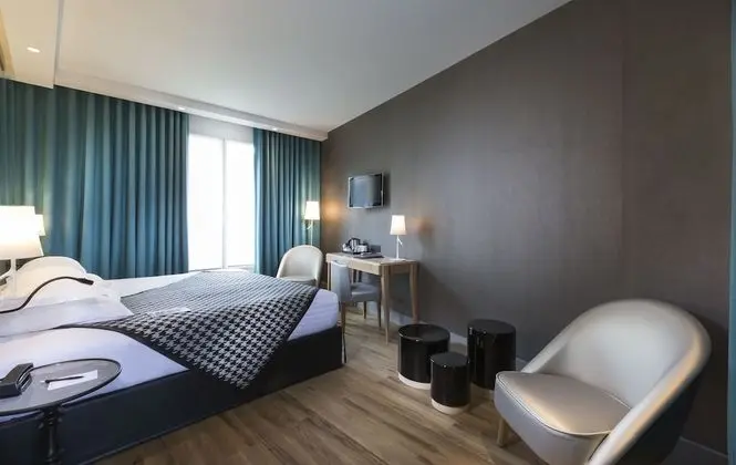 Deluxe Tek Büyük Yataklı Oda