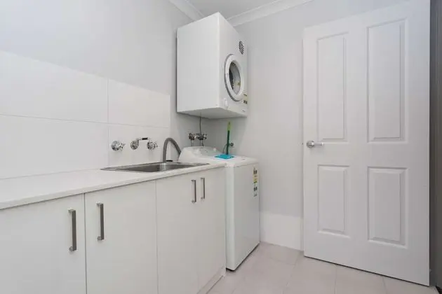 Apart Daire, 2 Yatak Odası, Mutfak (Laundry)