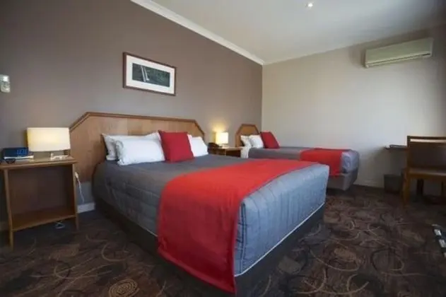 Standard Oda, Birden Çok Yatak (1 Queen and 1 Single Bed)
