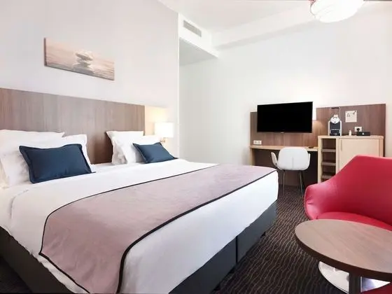 Standard Queen Room