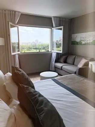 Tek Büyük Yataklı Oda, Golf Manzaralı