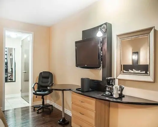 1 King Bed, Non Smoking River View Tower Room