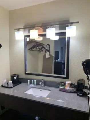 Oda, 1 En Büyük (King) Boy Yatak, Engellilere Uygun, Sigara İçilmez