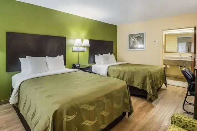 Oda, 2 Büyük (Queen) Boy Yatak, Engellilere Uygun, Sigara İçilmez (Accessible Tub)