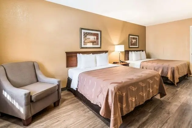 Oda, 2 Büyük (Queen) Boy Yatak, Engellilere Uygun, Sigara İçilmez (Roll-In Shower)