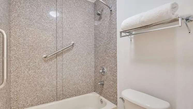 Standard Oda, 1 En Büyük (King) Boy Yatak, Sigara İçilebilir, Buzdolabı ve Mikrodalga