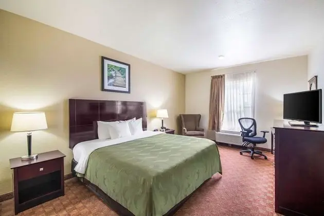 1 King Bed, Nonsmoking