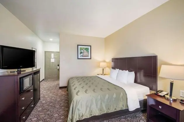 1 King Bed, Nonsmoking
