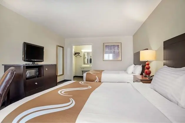 Oda, 2 Büyük (Queen) Boy Yatak, Engellilere Uygun, Sigara İçilmez