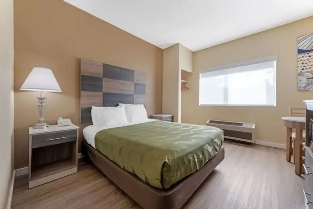 Oda, 1 Büyük (Queen) Boy Yatak, Engellilere Uygun, Sigara İçilmez