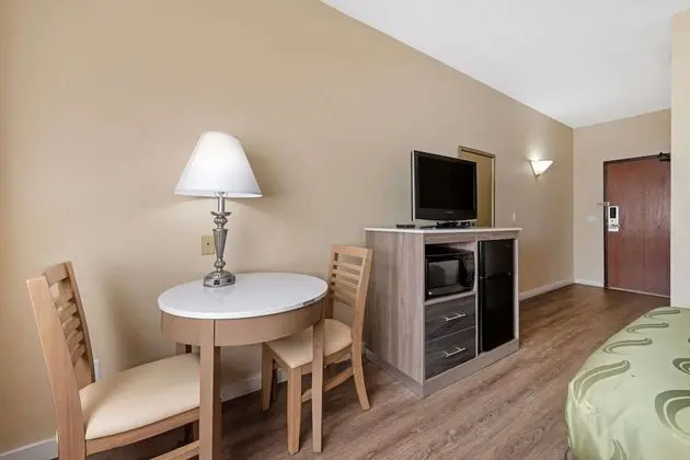 Oda, 1 Büyük (Queen) Boy Yatak, Engellilere Uygun, Sigara İçilmez