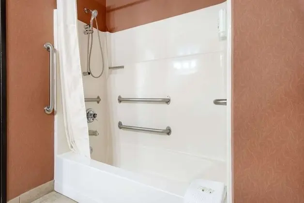 Oda, 1 Büyük (Queen) Boy Yatak, Engellilere Uygun, Sigara İçilmez