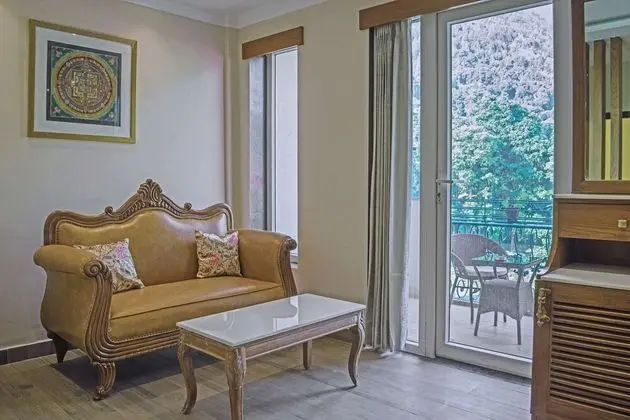 Süit, 2 Çift Kişilik Yatak, Sigara İçilebilir