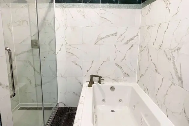 Oda, 1 En Büyük (King) Boy Yatak, Sigara İçilmez, Sıcak Su Küveti (Standing Shower)