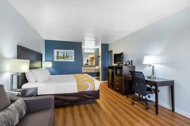 Room, 1 King Bed, Non Smoking, Ground Floor, Pet Friendly