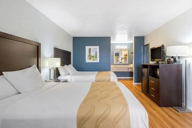Standard Room, 2 Double Beds, Non Smoking (Pet Friendly, Parking area view)