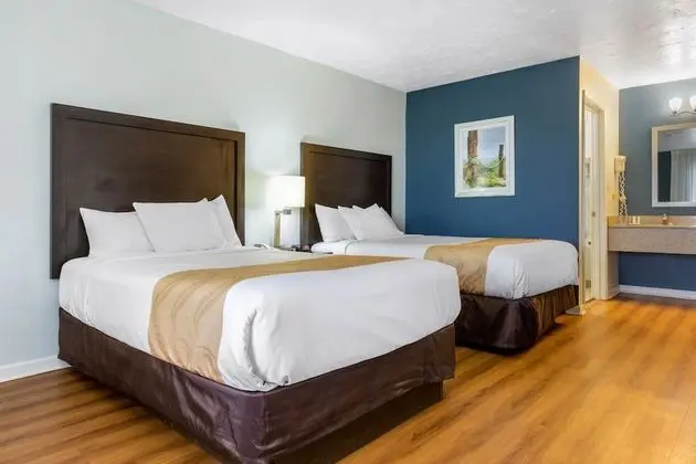 Standard Room, 2 Double Beds, Non Smoking (Pet Friendly, Parking area view)