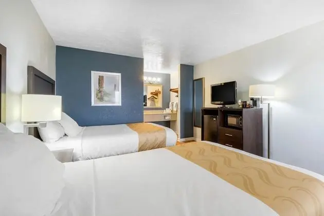 Standard Room, 2 Double Beds, Non Smoking (Pet Friendly, Parking area view)