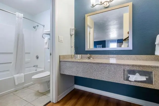 Standard Room, 2 Double Beds, Non Smoking (Pet Friendly, Parking area view)