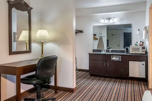 Oda, 1 En Büyük (King) Boy Yatak ve Çekyat, Sigara İçilmez (Larger Unit)