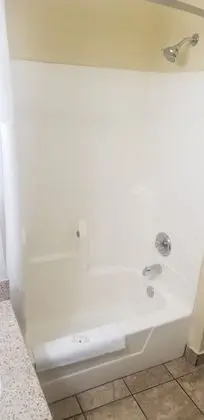 Standard Oda, 1 En Büyük (King) Boy Yatak, Engellilere Uygun, Sigara İçilmez (Accessible Tub)