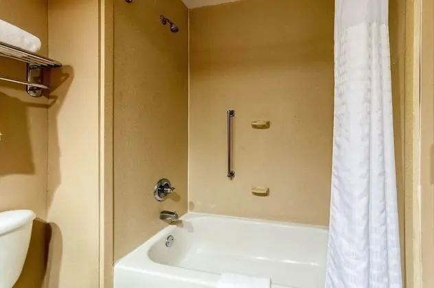 Oda, 1 En Büyük (King) Boy Yatak, Engellilere Uygun, Sigara İçilmez