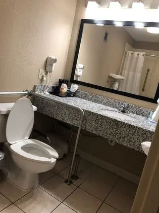 Oda, 1 En Büyük (King) Boy Yatak, Engellilere Uygun, Sigara İçilmez