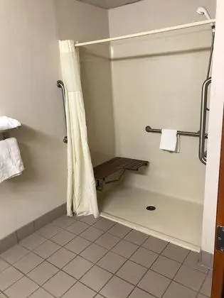 Oda, 1 En Büyük (King) Boy Yatak, Engellilere Uygun, Sigara İçilmez